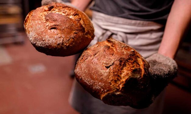 Meny tilbyder friskbagt brød, hver morgen