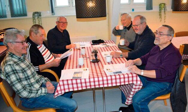 Spidskålsgryde og æbletrifli